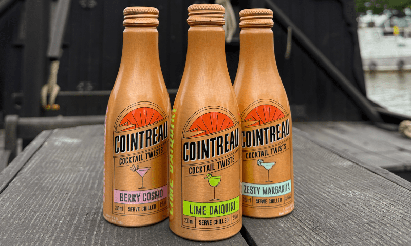 Vogue en Maine propose des balades cocktail sur les eaux de La Maine à Angers jusqu'à La Mayenne avec apéritif local angevin. Parfait pour une sortie en amoureux ou en famille.